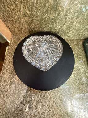 Vtg  Crystal Heart Shaped Trinket Box with Lid Scalloped Starburst Design
